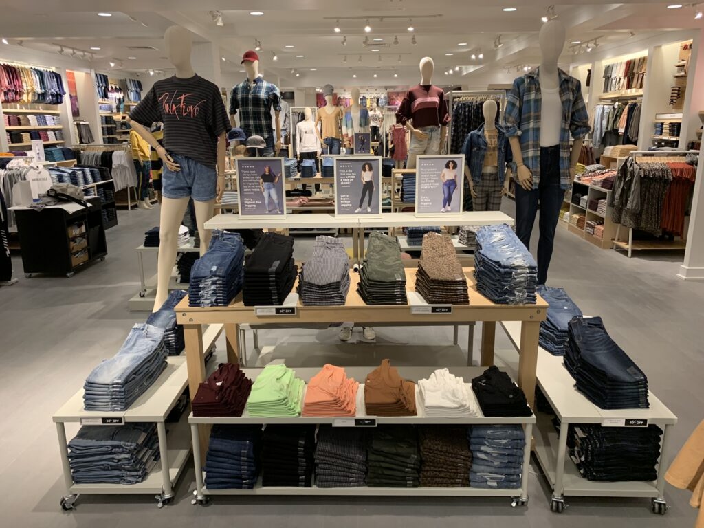 Fusion Specialties Store Design and Mannequin Solution for American Eagle